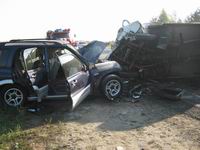 В Нижегородской области в результате столкновения грузовика с джипом пострадали три человека