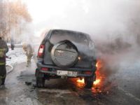 В Нижегородской области в результате столкновения Chevrolet NIVA с грузовиком загорелся джип, пострадал один человек

