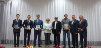 Четырёхкратный олимпийский чемпион по биатлону Александр Тихонов посетил школу №59 г. Чебоксары