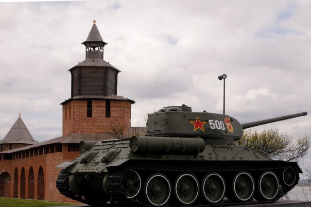Танку Т-34-85 в Нижегородском кремле возвратили исторический боевой номер 
