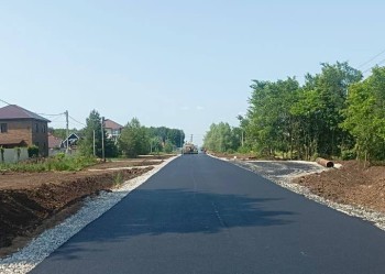 Рабочие приступили к укладке асфальта на улице Парадной в Уфе 