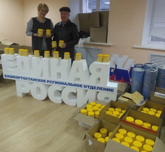 Пчеловод из Башкирии передал 150 банок меда для участников СВО