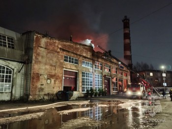 Крупный пожар тушили ночью в Нижнем Новгороде 