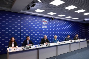 Льготы при поступлении и увеличение количества бюджетных мест в вузах: "Единая Россия" провела прямую линию с регионами по приемной кампании-2022