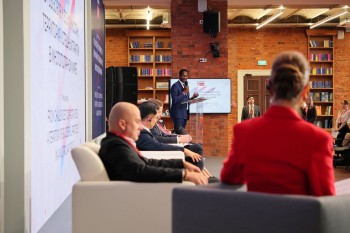 Кадры, логистику, международные расчёты и проекты обсудили эксперты из девяти стран на Форуме ВЭД в Нижнем Новгороде Кадры, логистику, международные расчёты и проекты обсудили эксперты из девяти стран на Форуме ВЭД в Нижнем Новгороде