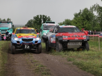 Французские и чешские экипажи победили на этапе ралли &quot;Шелковый путь&quot; в Нижегородской области