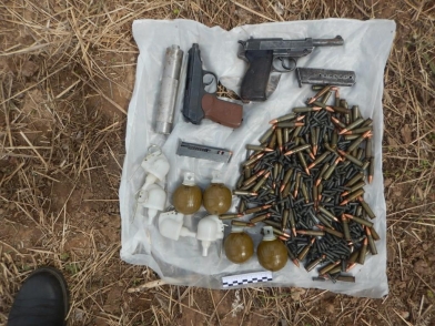 Схрон оружия и боеприпасов обнаружен в лесном массиве в Удмуртии Схрон оружия и боеприпасов обнаружен в лесном массиве в Удмуртии