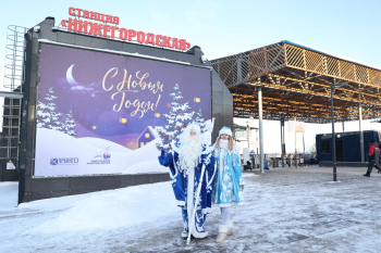 Пассажиров нижегородской канатной дороги поздравили с Новым годом