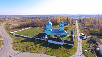 Волонтеры добровольческого отряда кинокомпании &quot;Союз Маринс Групп&quot; участвуют в подготовке одного из старейших храмов к юбилею