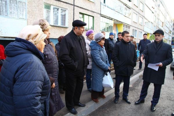 Алексей Ладыков проверил ход работ по благоустройству ряда дворовых территорий г. Чебоксары Алексей Ладыков проверил ход работ по благоустройству ряда дворовых территорий г. Чебоксары