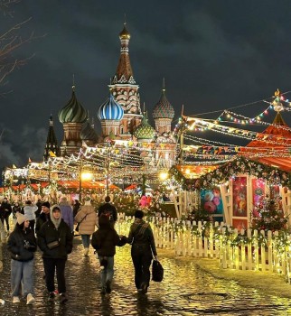  Председатель ЗС НО Евгений Люлин прокатился на коньках по Красной площади