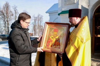 Нижегородский мэр передал икону в Собор в честь Архангела Михаила 