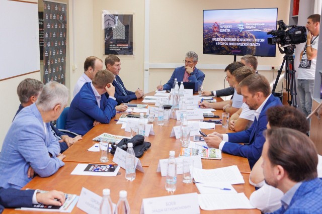 Евгений Семенов: "Обещанная России продуктовая катастрофа оказалась очередным фейком" Евгений Семенов: "Обещанная России продуктовая катастрофа оказалась очередным фейком"