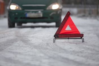 Водитель иномарки погиб, врезавшись в остановку в Нижнем Новгороде