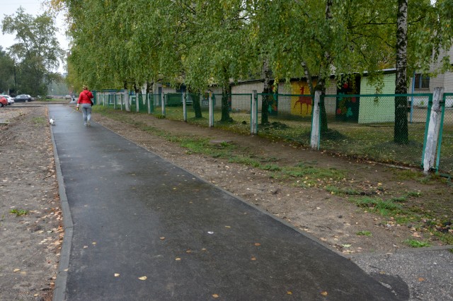 Дорогу и тротуары к детсадам и школе в Автозаводском районе Нижнего Новгорода отремонтировали после обращения жителей к главе города