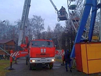 В Н.Новгороде спасатели эвакуировали 5 человек с &quot;колеса обозрения&quot; из-за его аварийной остановки 