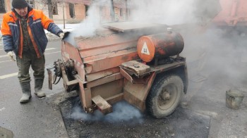 Зимний ямочный ремонт проводят на дорогах Нижнего Новгорода из-за последствий непогоды
