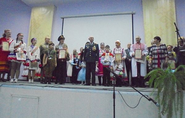 Победители конкурса "Две звезды: дед и внук" г. Чебоксары получили статуэтку "Ника-победительница" и сертификат на отдых в санатории Победители конкурса "Две звезды: дед и внук" г. Чебоксары получили статуэтку "Ника-победительница" и сертификат на отдых в санатории