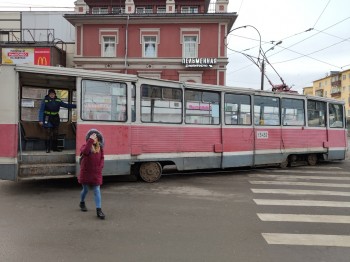 Трамвай №417 сошел с рельсов в Нижнем Новгороде