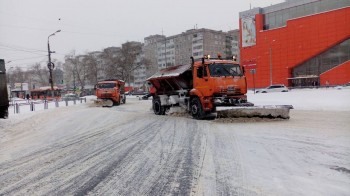 Около 340 единиц спецтехники убирают снег с дорог Нижнего Новгорода