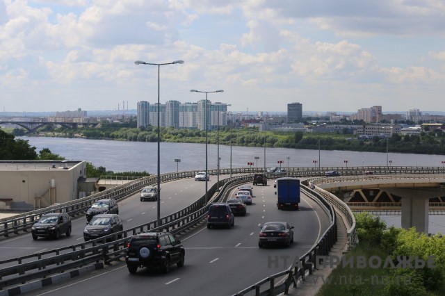 Мигрантам временно запретят работать таксистами в Нижегородской области