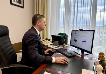 Андрей Гнеушев проголосовал за обновление общественных пространств 