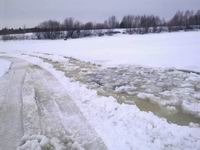 В Нижегородской области трактор с водителем провалился под лед