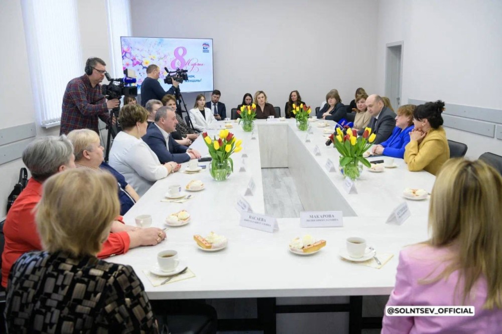 Евгений Солнцев встретился с вдовами и матерями погибших оренбургских бойцов