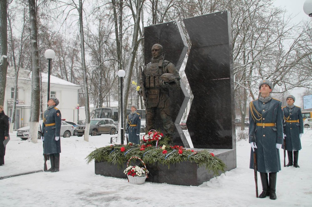 В Чкаловске открыли памятник воинам, погибшим в ходе СВО
