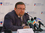 Зорин отмечает рост уважения со стороны граждан к новым государственным символам России