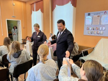 Юрий Станкевич поздравил женщин с 8 марта 