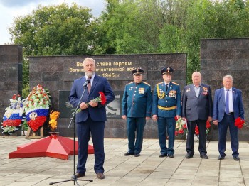 В поселке Мулино Володарского округа открыт мемориальный комплекс, построенный в рамках проекта «Вам решать!» В поселке Мулино Володарского округа открыт мемориальный комплекс, построенный в рамках проекта «Вам решать!»