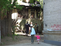 Директор нижегородской гимназии №13 считает, что отсутствие транспортных подъездов к школе ставит под угрозу безопасность детей