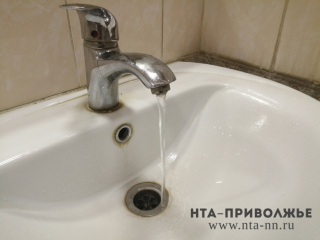 Специалисты "Нижегородского водоканала" выясняют причину перебоев с водой в Новинках Специалисты "Нижегородского водоканала" выясняют причину перебоев с водой в Новинках