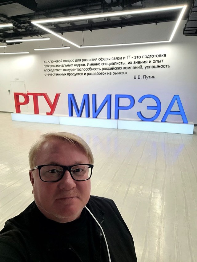 Координационный центр НГЛУ принял участие в хакатоне "ИнфоКомпас" в Москве