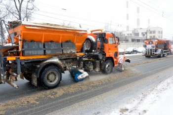 Дорожным службам Нижнего Новгорода поручено усилить работу перед прогнозируемыми вечерними заморозками