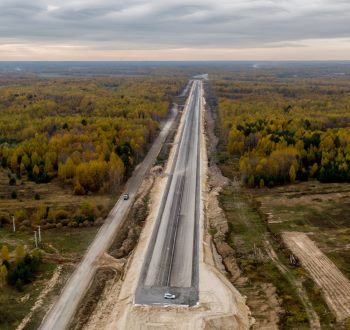 Более чем на 70% строящейся скоростной трассы М-12 Москва – Казань уже уложен асфальт Более чем на 70% строящейся скоростной трассы М-12 Москва – Казань уже уложен асфальт