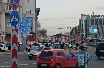 Пожар произошел на территории торговых павильонов в Канавине в Нижнем Новгороде Пожар произошел на территории торговых павильонов в Канавине в Нижнем Новгороде