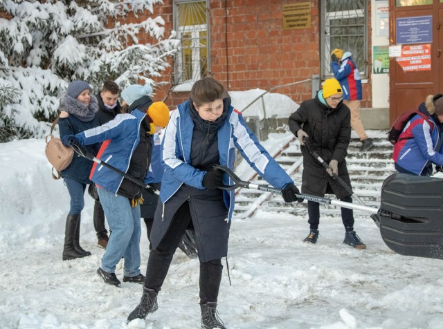 Молодёжный "Снежный десант" привлекли на помощь коммунальным службам Нижнего Новгорода