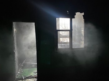 Более 20 человек эвакуировали при пожаре в бывшем общежитии в Нижнем Новгороде