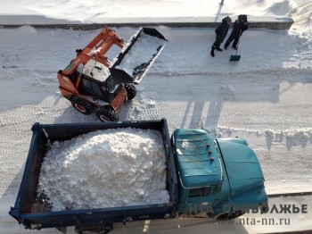Дорожники в Нижнем Новгороде начали готовиться к новому снегопаду с выпадением до 8 см осадков
