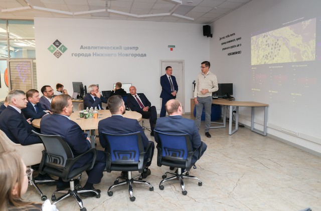 Юрий Шалабаев представил депутатам Заксобрания региона работу нижегородского аналитического центра Юрий Шалабаев представил депутатам Заксобрания региона работу нижегородского аналитического центра