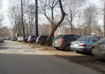 Около 120 протоколов составлено в Нижнем Новгороде по фактам размещения автомобилей на газонах весной