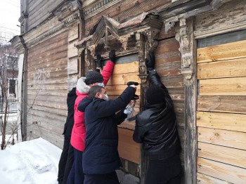 Украденный в декабре 2020 года наличник со старинного деревянного нижегородского дома вернулся на место