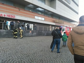 Экстренная эвакуация прошла в ТРК &quot;Небо&quot; в Нижнем Новгороде 8 апреля (Видео)