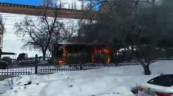 Двадцать человек эвакуированы из загоревшейся на Зеленском съезде в Нижнем Новгороде маршрутки Двадцать человек эвакуированы из загоревшейся на Зеленском съезде в Нижнем Новгороде маршрутки