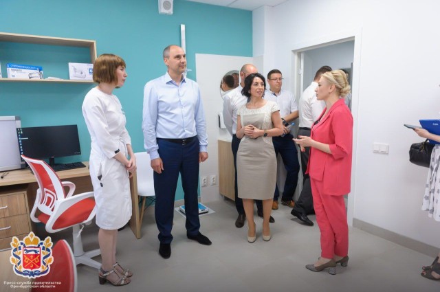 Денис Паслер посетил новую поликлинику в Оренбурге