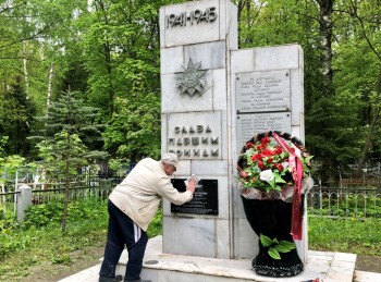Работы по благоустройству 14 братских могил завершаются на кладбище &quot;Марьина роща&quot; в Нижнем Новгороде