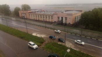 Новую дорогу по Волжской набережной в Нижнем Новгороде подмыло ливнями