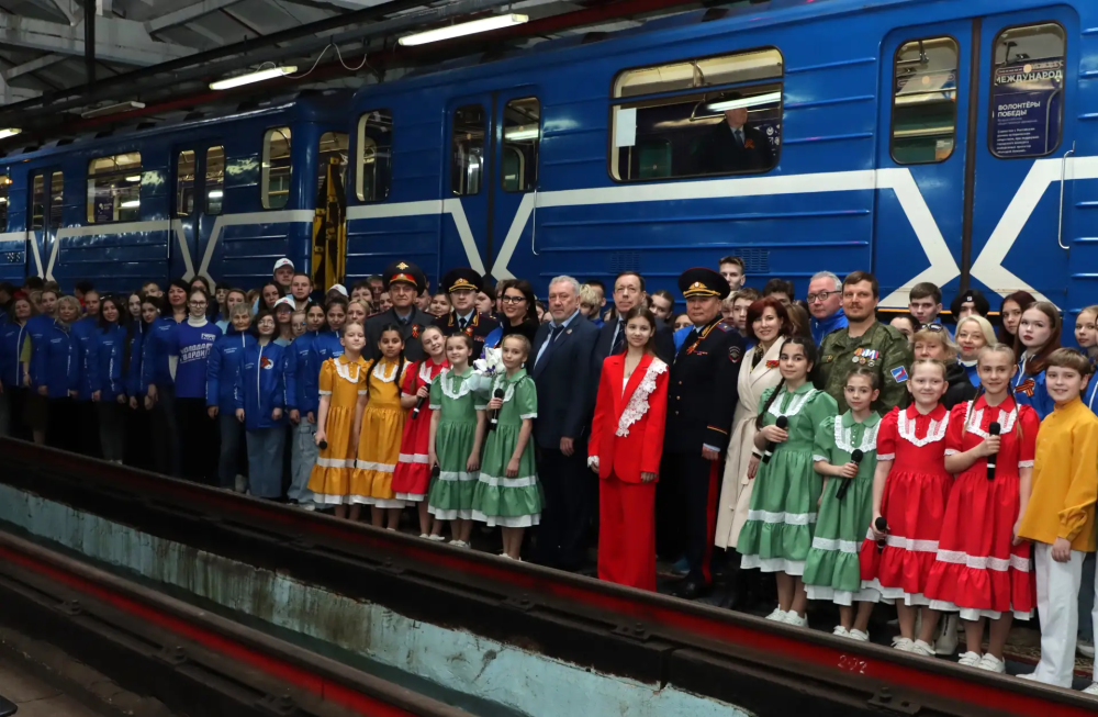 "Вагон Победы" вышел на маршрут в нижегородском метрополитене
